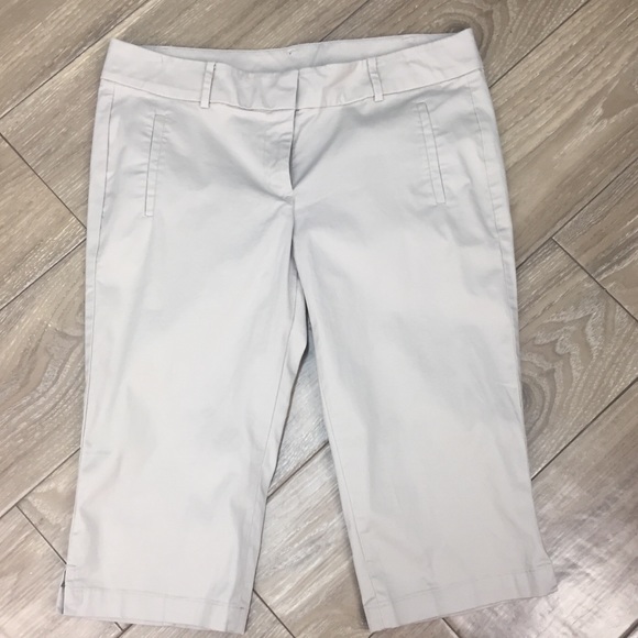 Ann Taylor Pants - Ann Taylor khaki boardwalk Bermuda shorts size 10 Ann Taylor Pants - Ann Taylor khaki boardwalk Bermuda shorts size 10